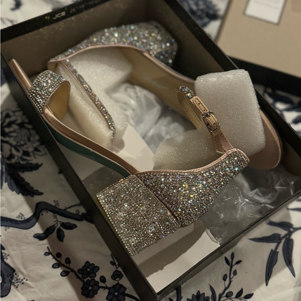 NWT Betsy Johnson Mari shoes. - Picture 3 of 4